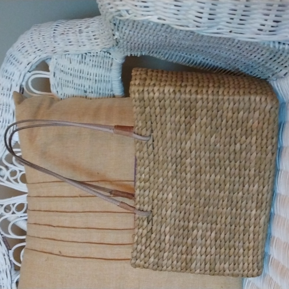 5/$20 Beautiful Corn husk basket satchel(purse)